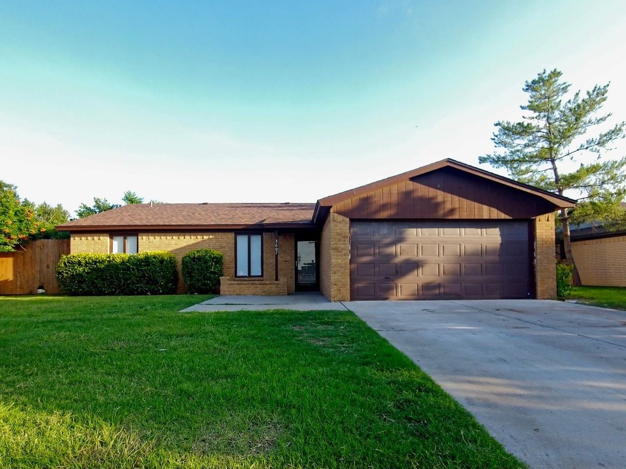 3607 85th St - Photo 2 of 16