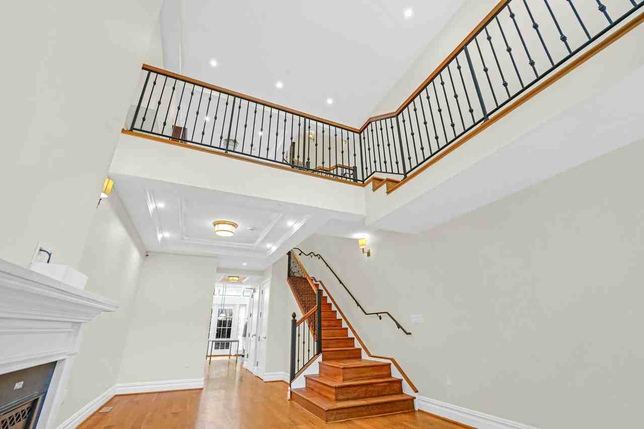 349 State St - Photo 3 of 31