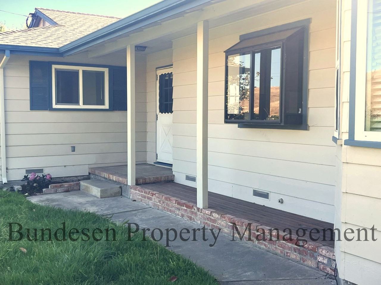 7345 Stony Point Rd - Photo 2 of 34