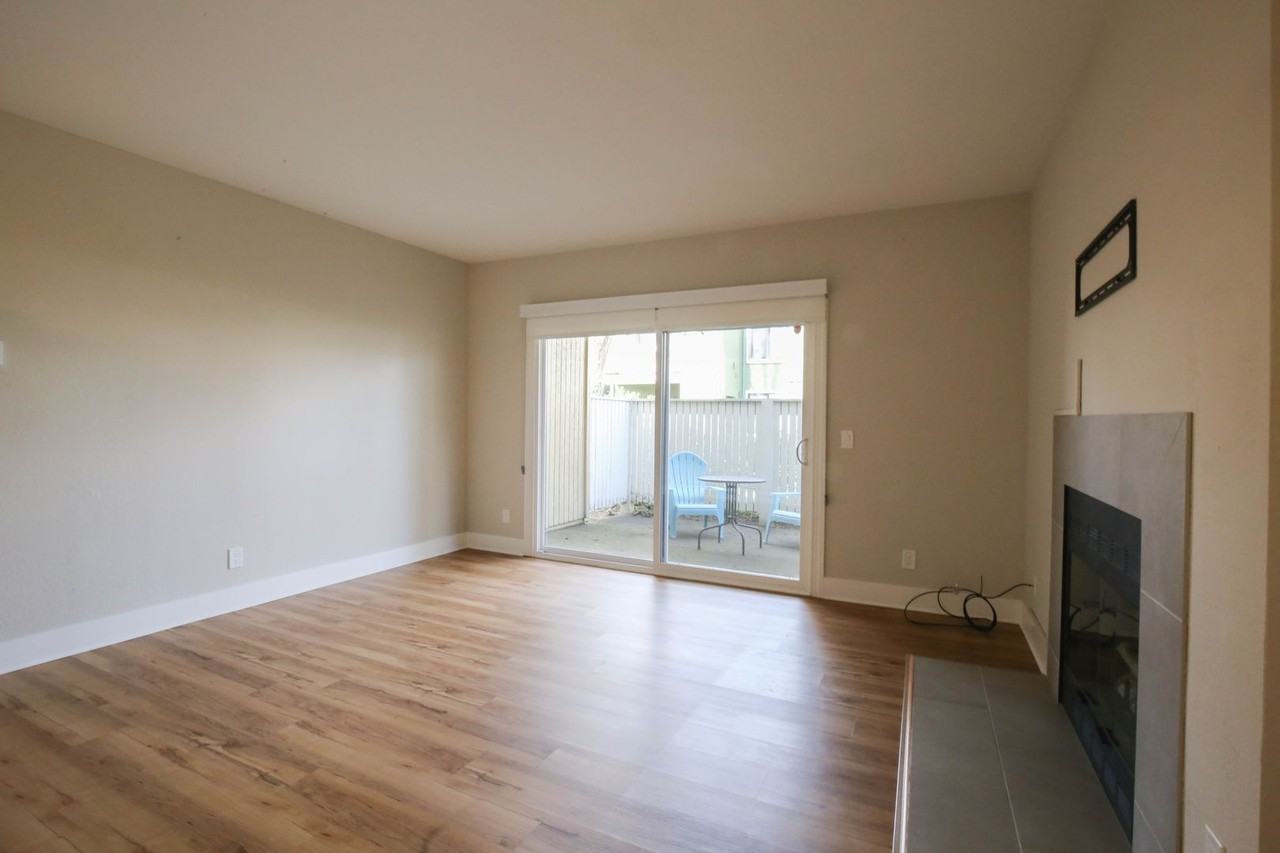 155 Schooner Ct - Photo 2 of 25