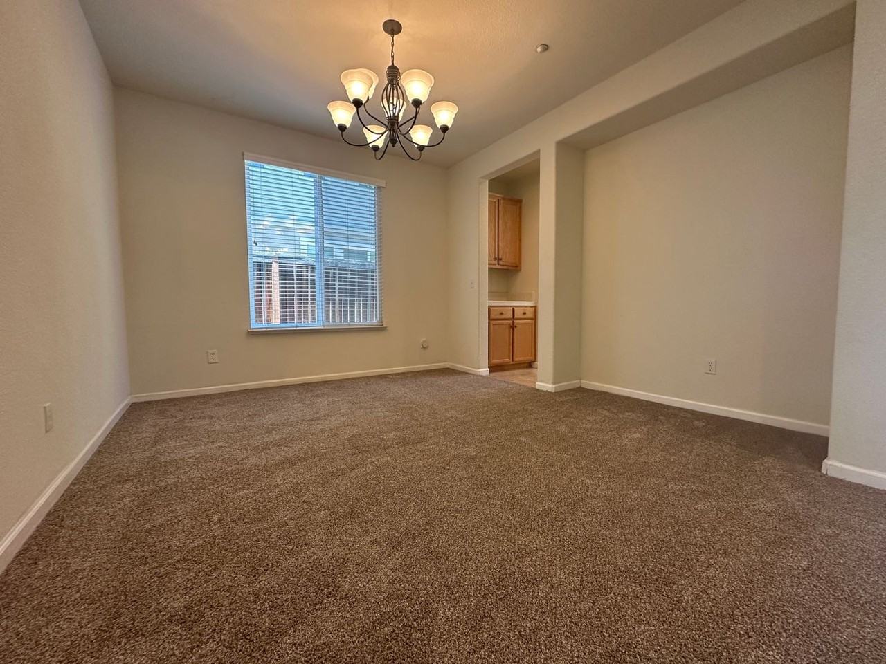 1811 Anastasia Dr - Photo 4 of 30