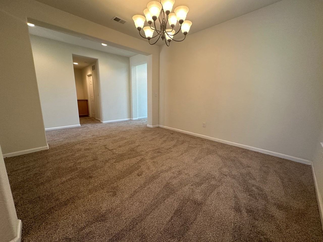 1811 Anastasia Dr - Photo 5 of 30