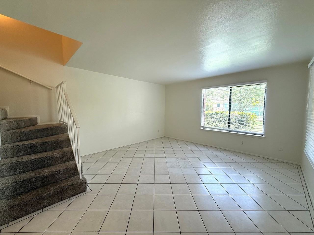 900 W Village Ln - Photo 2 of 33