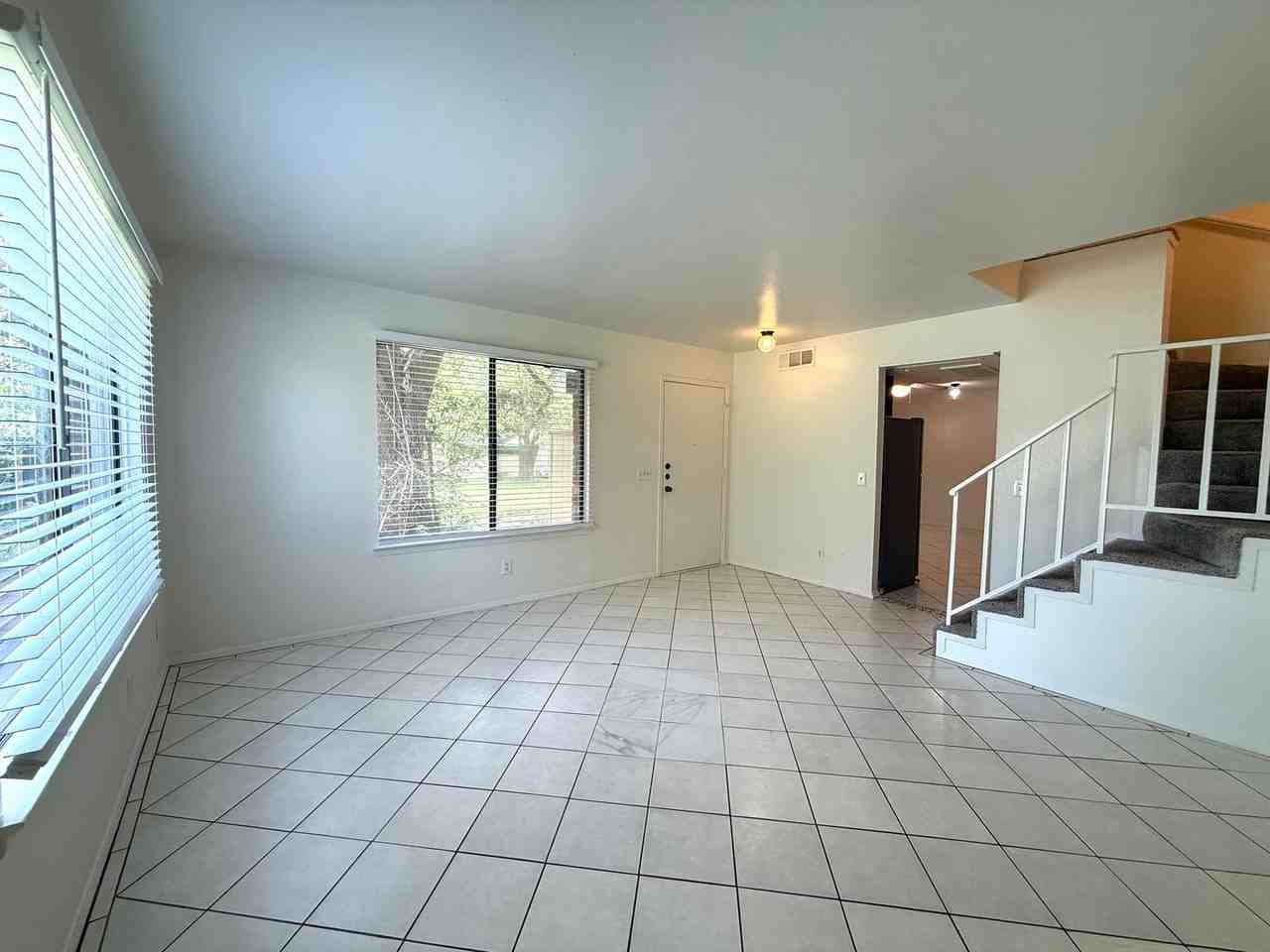 900 W Village Ln - Photo 3 of 33