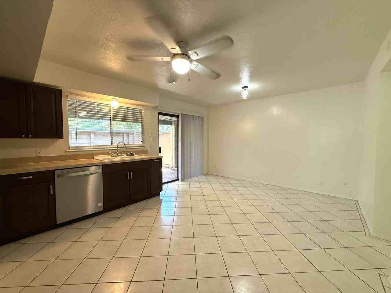 900 W Village Ln - Photo 4 of 33