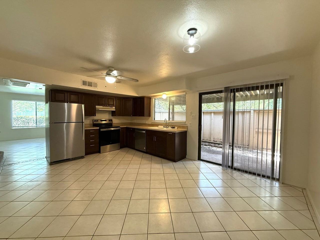 900 W Village Ln - Photo 5 of 33