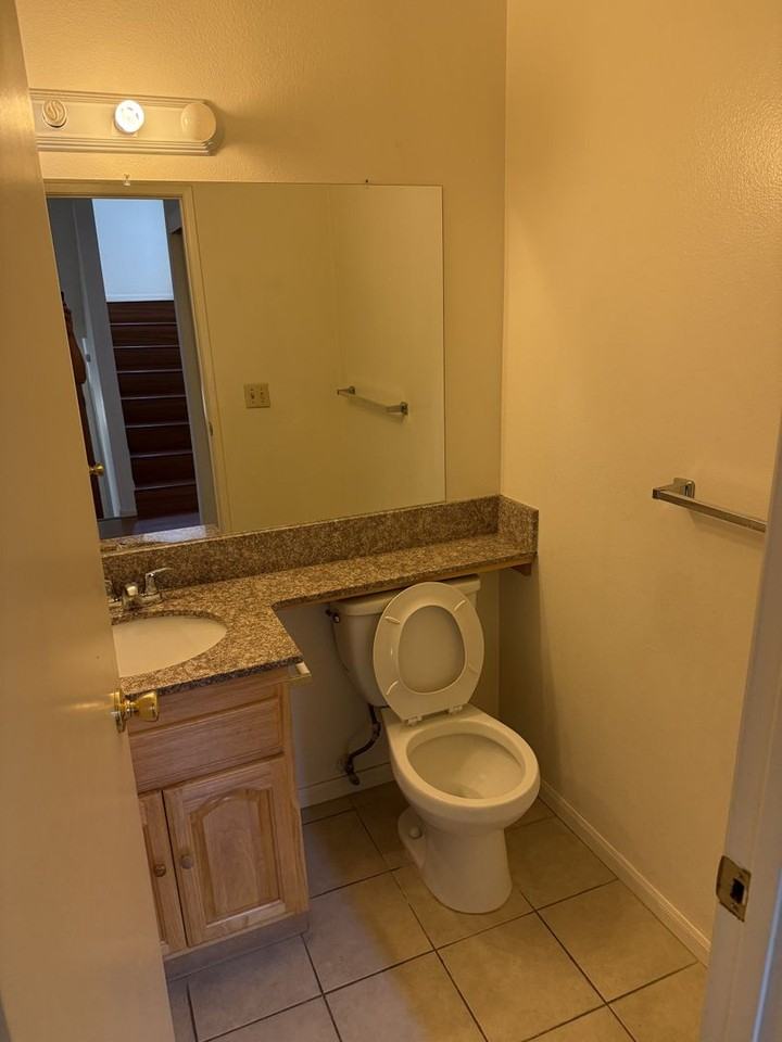 1818 Cedar St #B - Photo 6 of 16