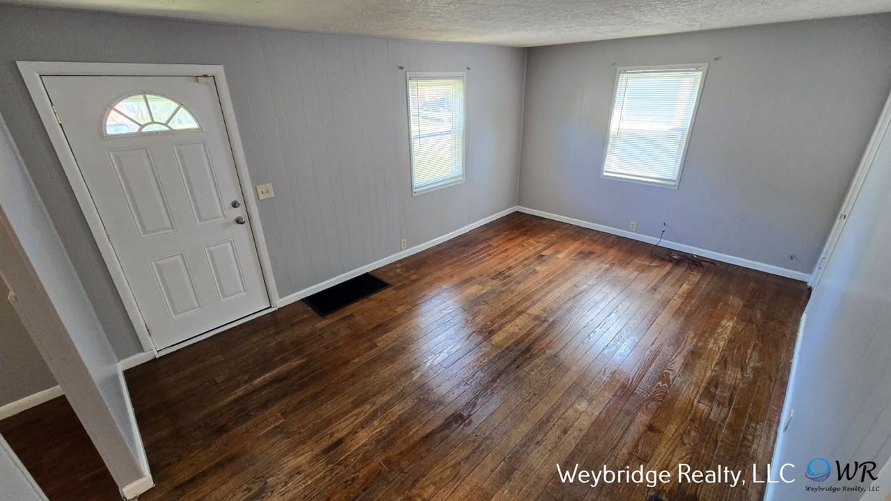 6259 Mayflower Ave - Photo 2 of 17