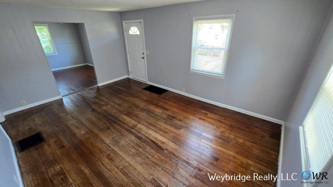 6259 Mayflower Ave - Photo 3 of 17