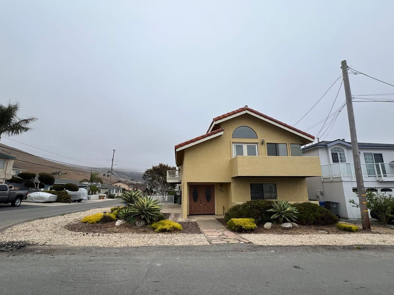 390 Rennell St - Photo 2 of 23