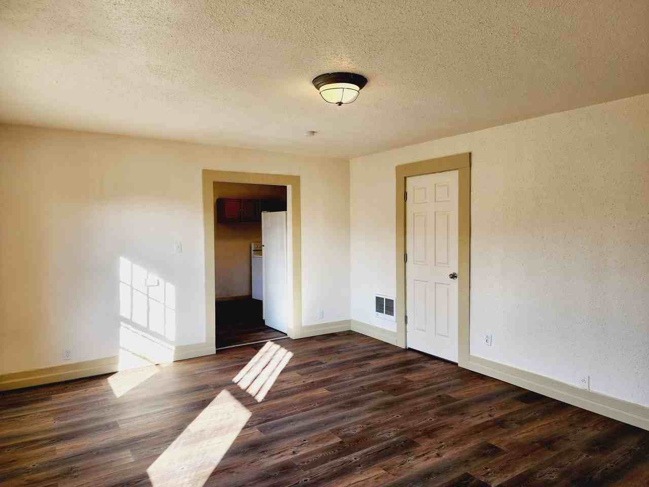 904 S 5th Ave - Photo 3 of 14