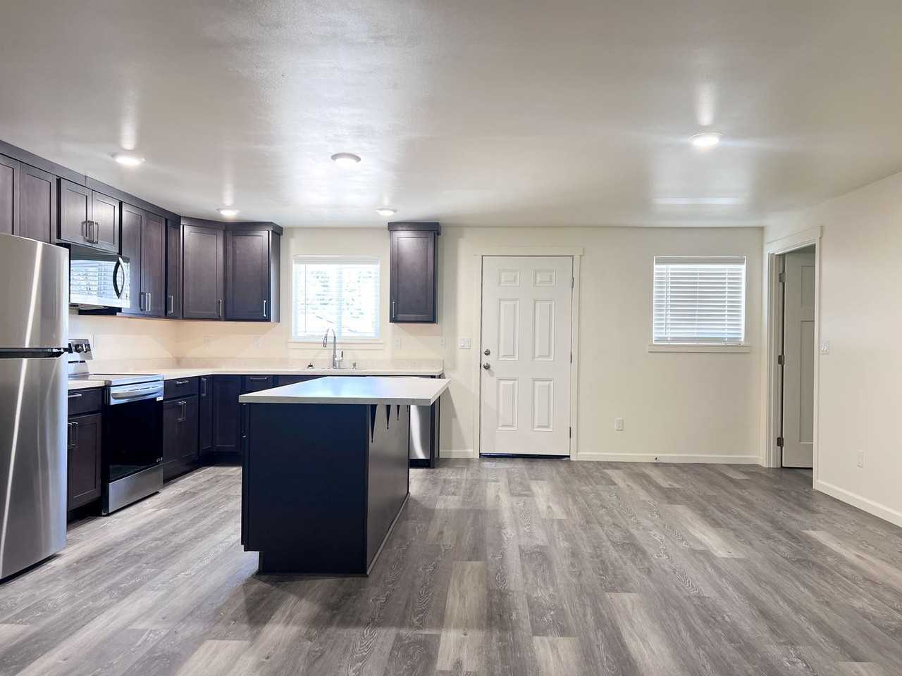 570 West a Street - Photo 2 of 11