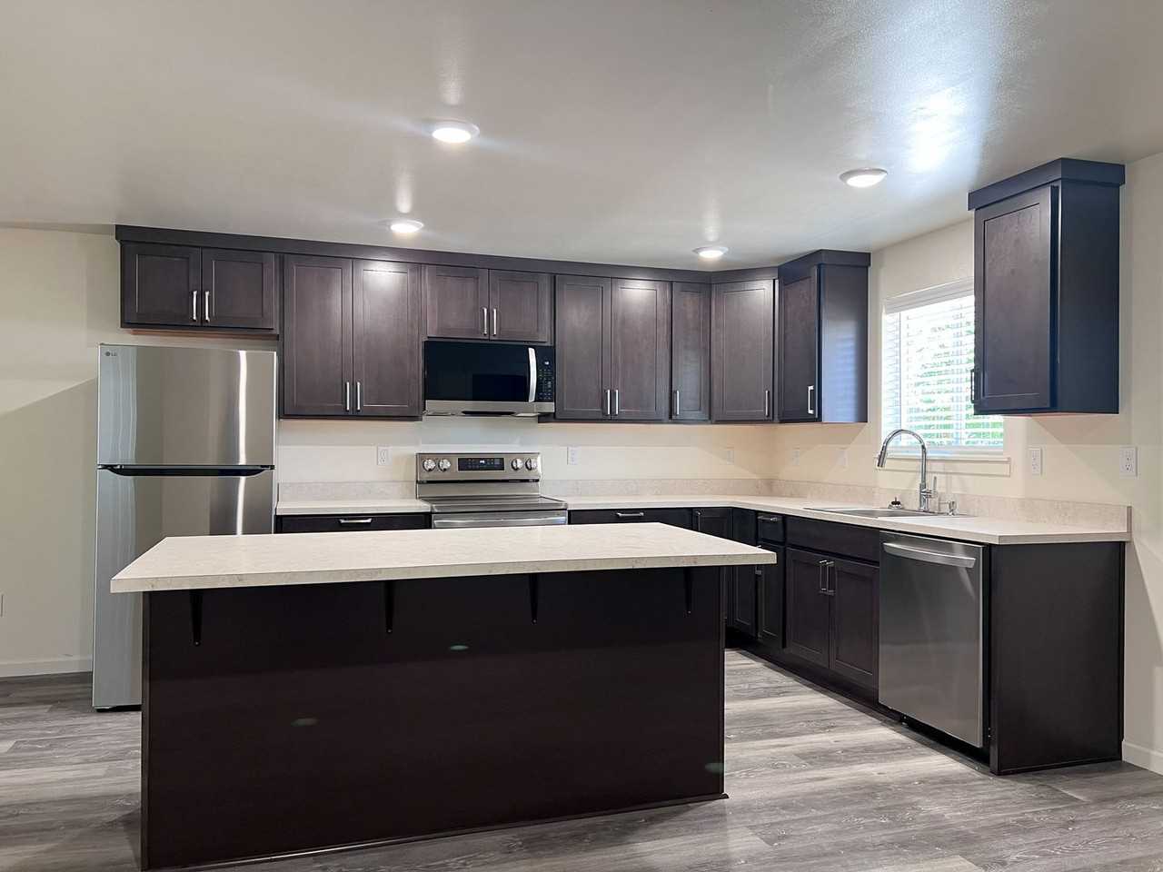 570 West a Street - Photo 3 of 11