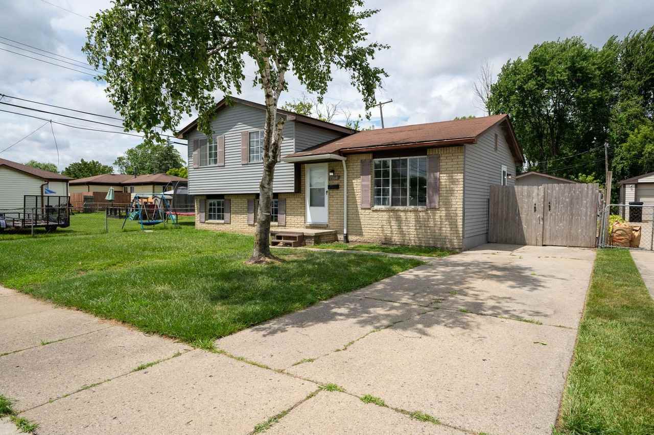 15841 Dort St - Photo 3 of 28