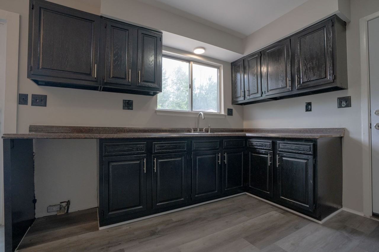 15841 Dort St - Photo 5 of 28