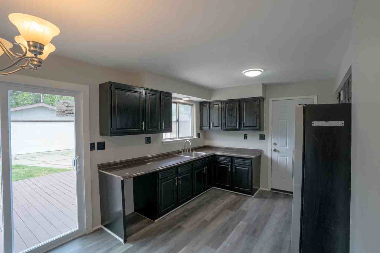 15841 Dort St - Photo 6 of 28