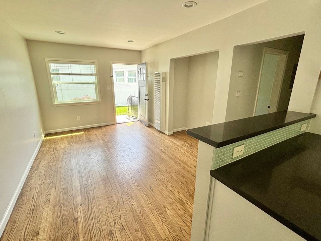 836 Penn St - Photo 3 of 15