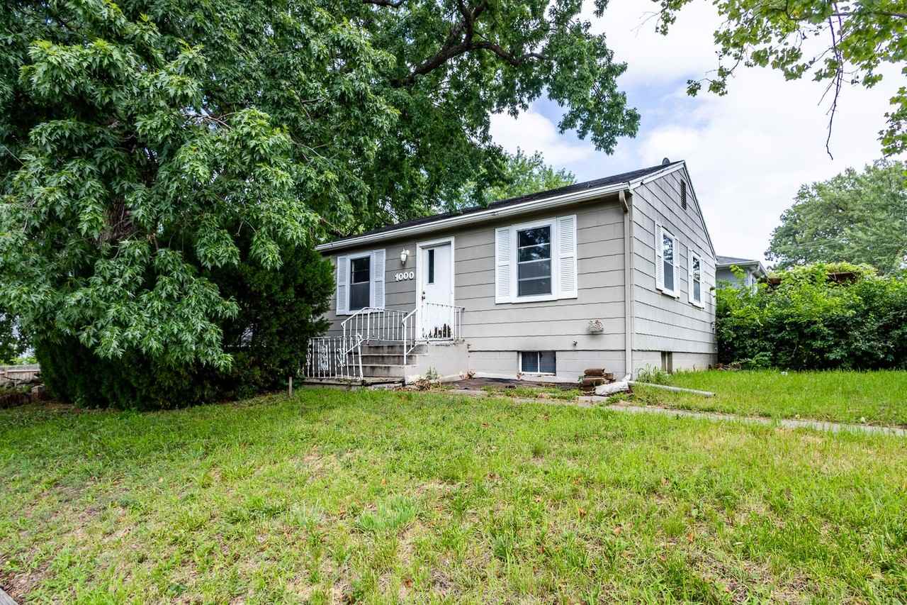 1000 Benton St - Photo 2 of 17