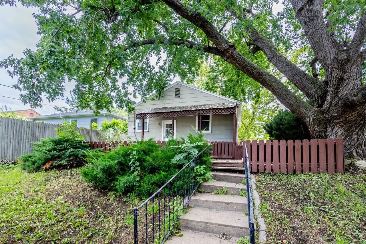 1000 Benton St - Photo 3 of 17