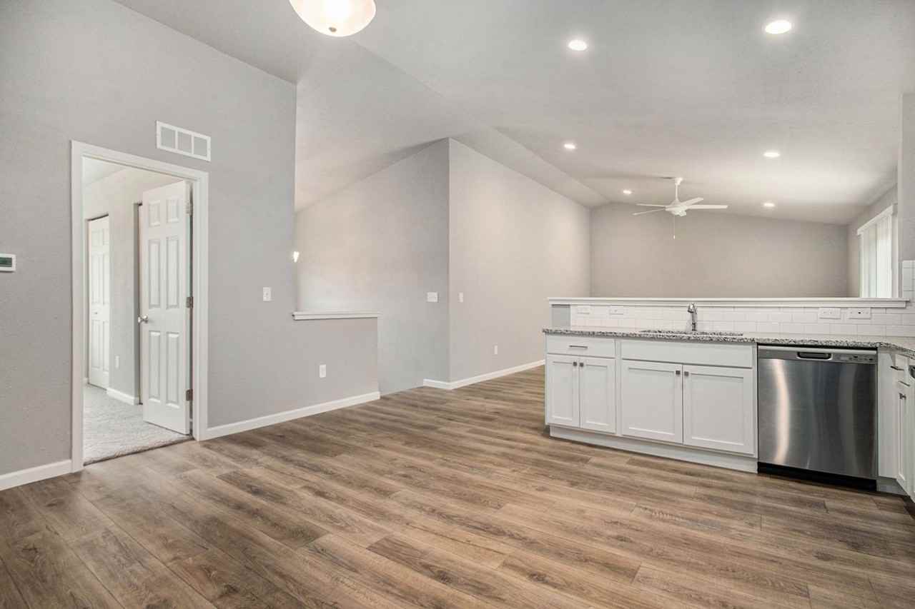 4053 Sumner Dr - Photo 3 of 15