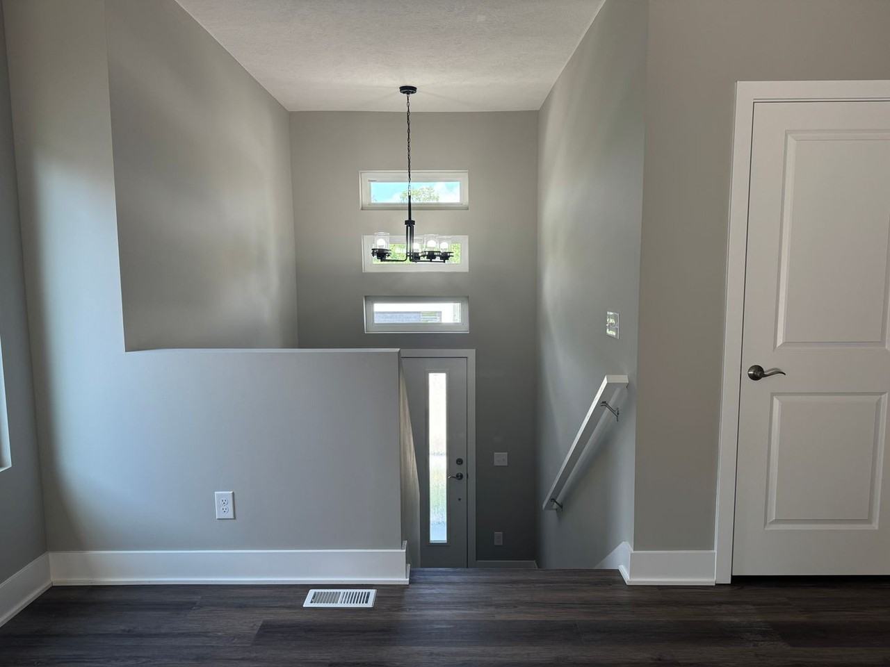 302 N Allen St - Photo 2 of 32