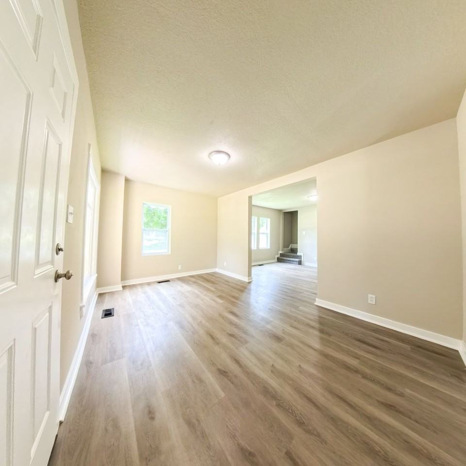 400 E Madison St - Photo 2 of 20