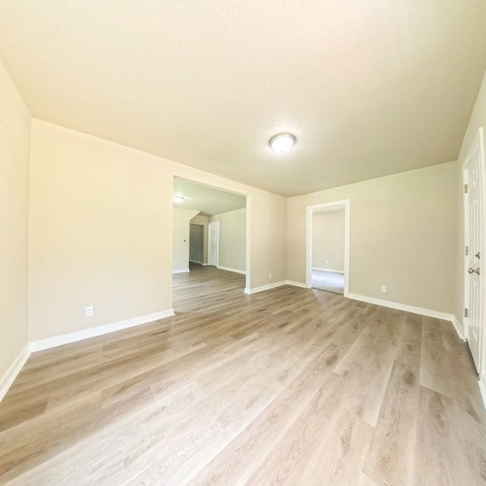 400 E Madison St - Photo 3 of 20