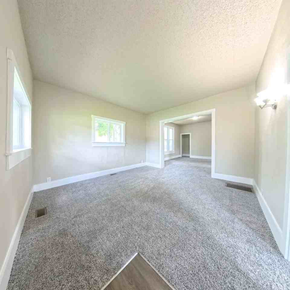 507 W Lincoln Way - Photo 2 of 19