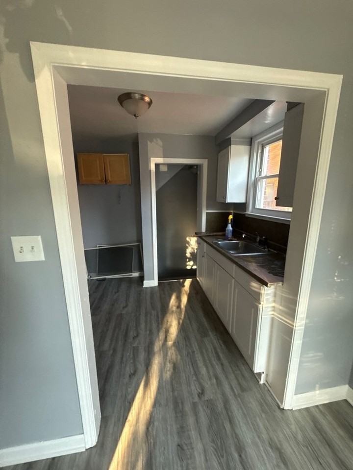 15738 Sorrento St - Photo 4 of 24