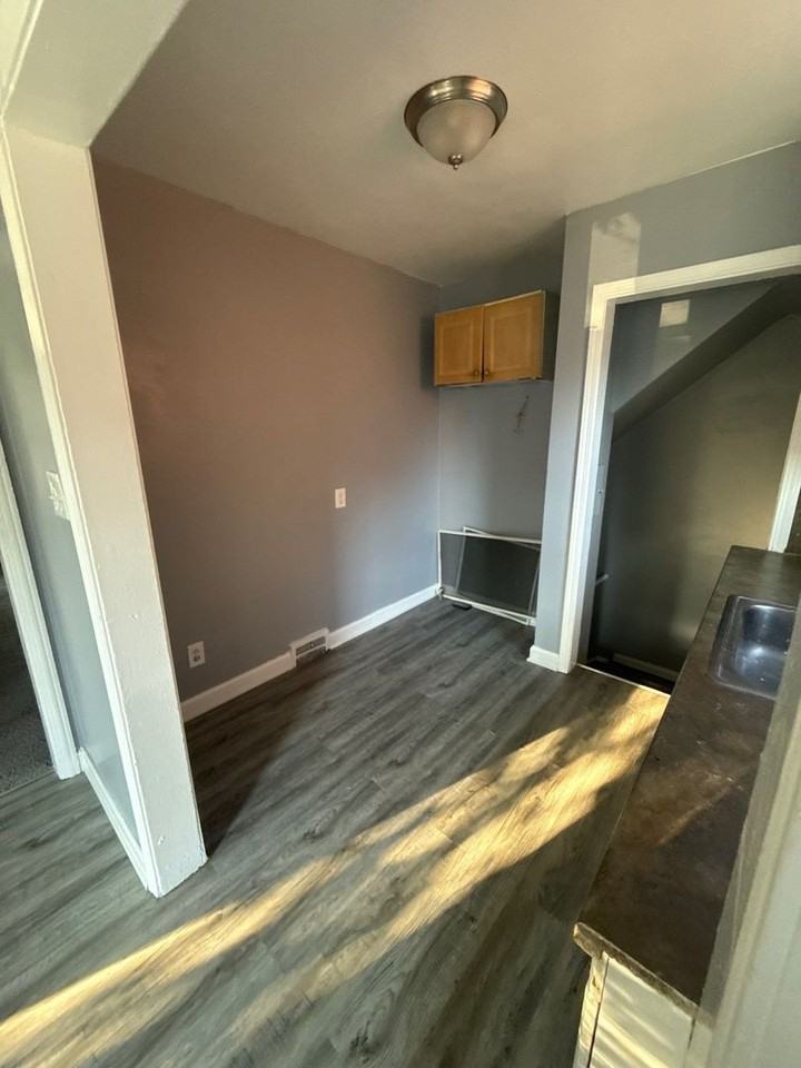 15738 Sorrento St - Photo 5 of 24