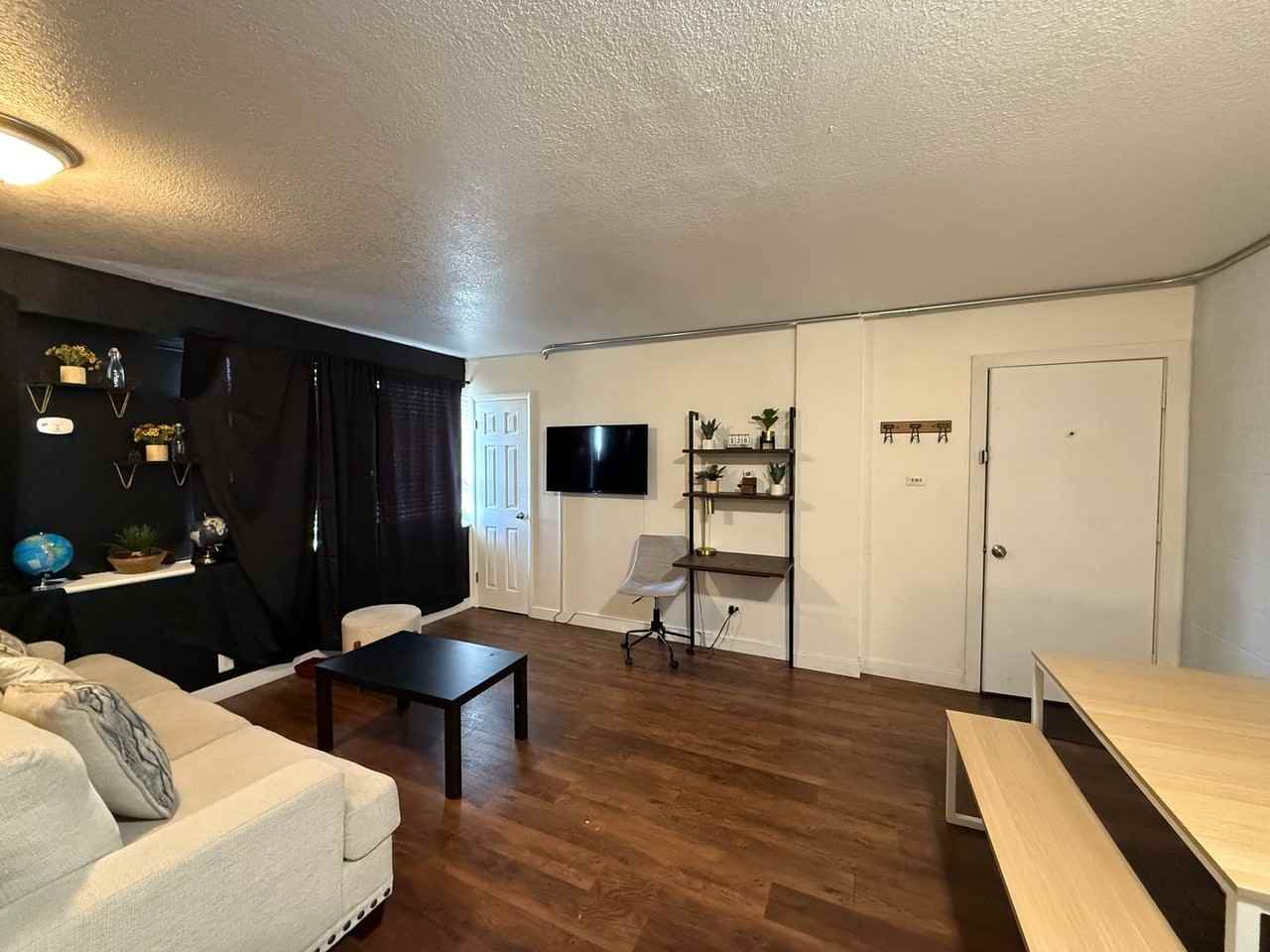 1759 S Broadway - Photo 4 of 11