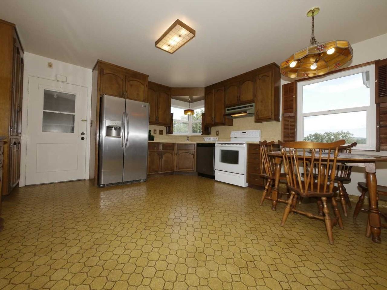 209 Schober St - Photo 3 of 11