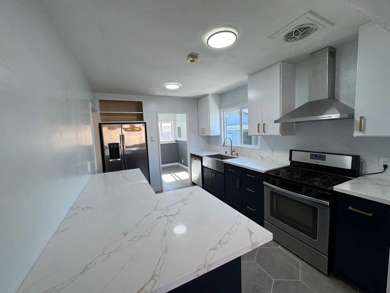 205 N 1st St - Photo 5 of 12