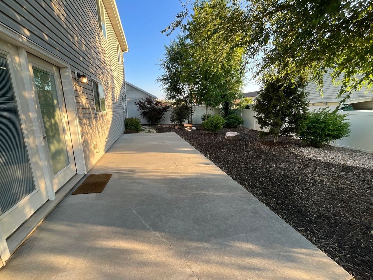 157 N Keogh Ln - Photo 2 of 25