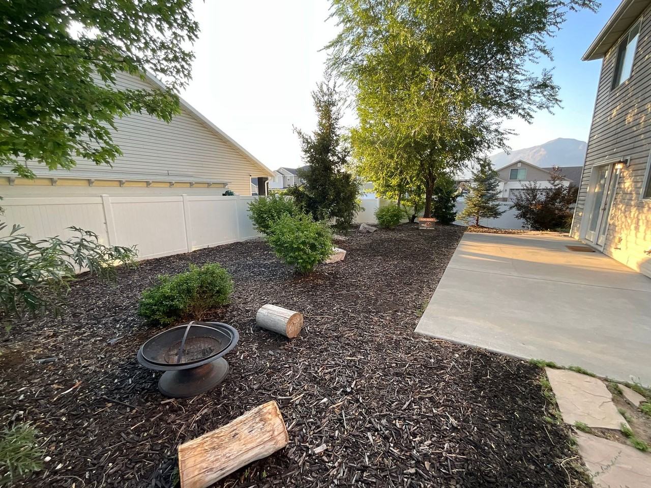 157 N Keogh Ln - Photo 3 of 25