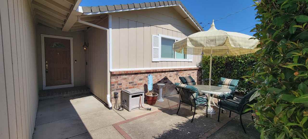 4660 Memory Ln - Photo 3 of 24