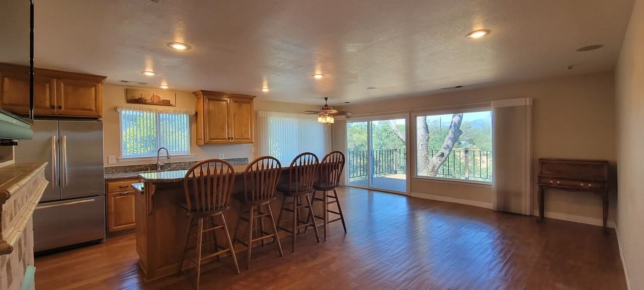 4660 Memory Ln - Photo 6 of 24