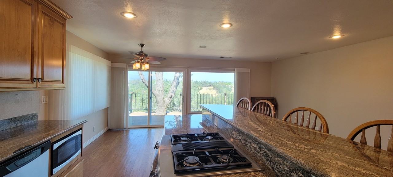 4660 Memory Ln - Photo 7 of 24