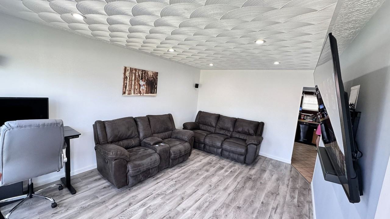 720 Macdonald Rd - Photo 2 of 14