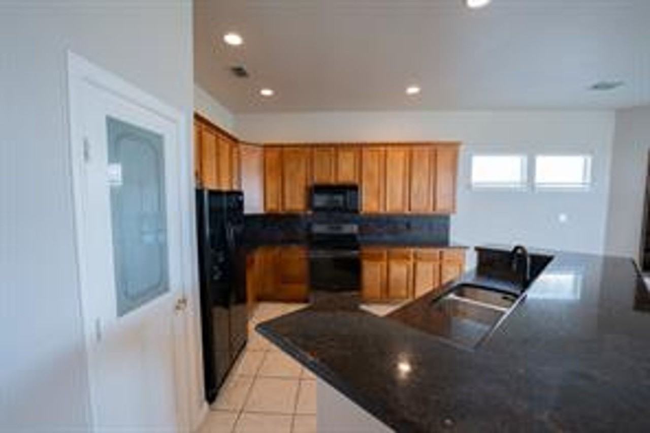 2909 Saratoga Dr - Photo 2 of 9