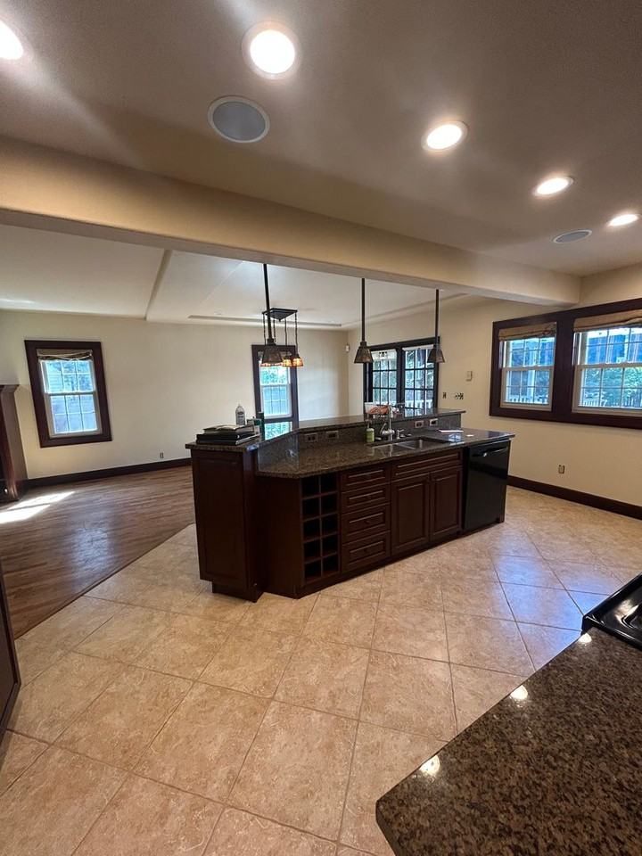 916 Poly Dr - Photo 2 of 25