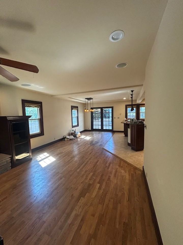 916 Poly Dr - Photo 4 of 25