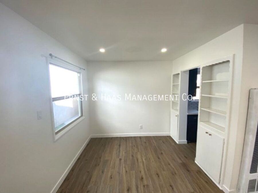 4510 1/2 N Lakewood Blvd - Photo 3 of 8