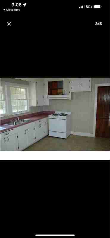 260 Poplar St - Photo 3 of 10