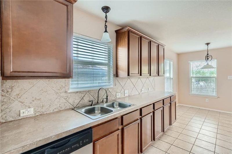 160 Wildfire Cv - Photo 3 of 9