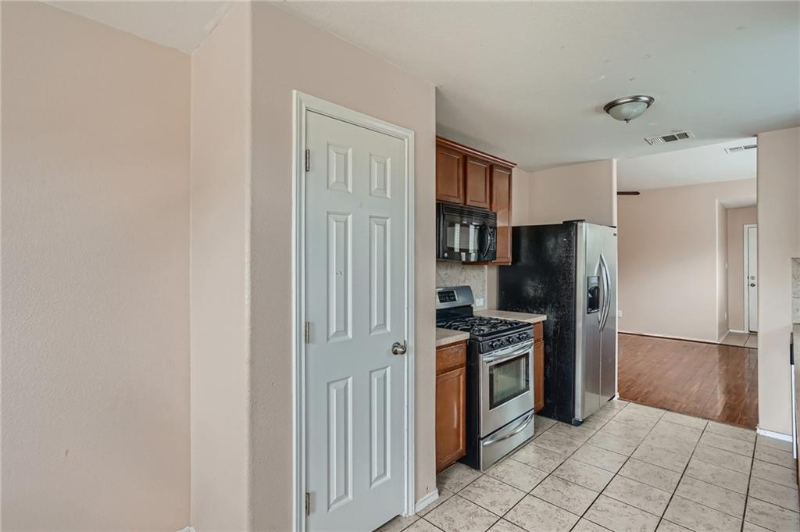 160 Wildfire Cv - Photo 4 of 9