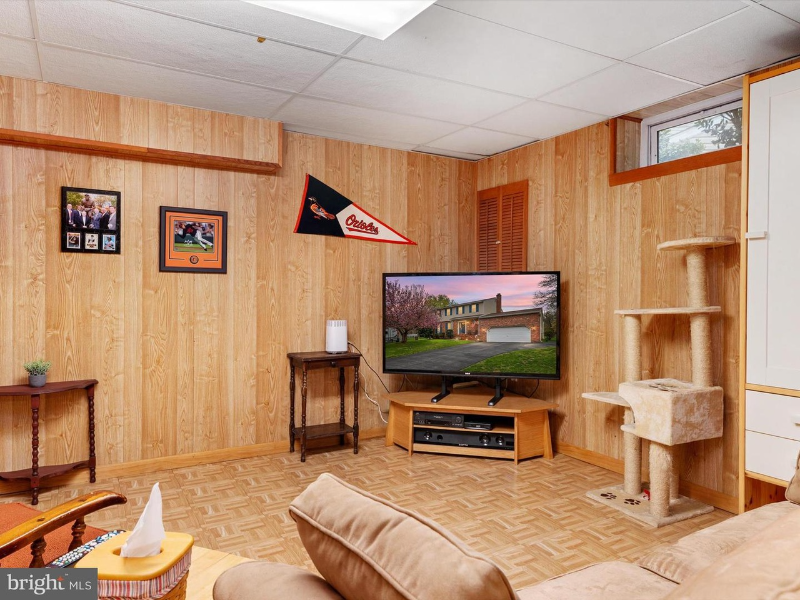 1525 Palm Ct - Photo 2 of 15