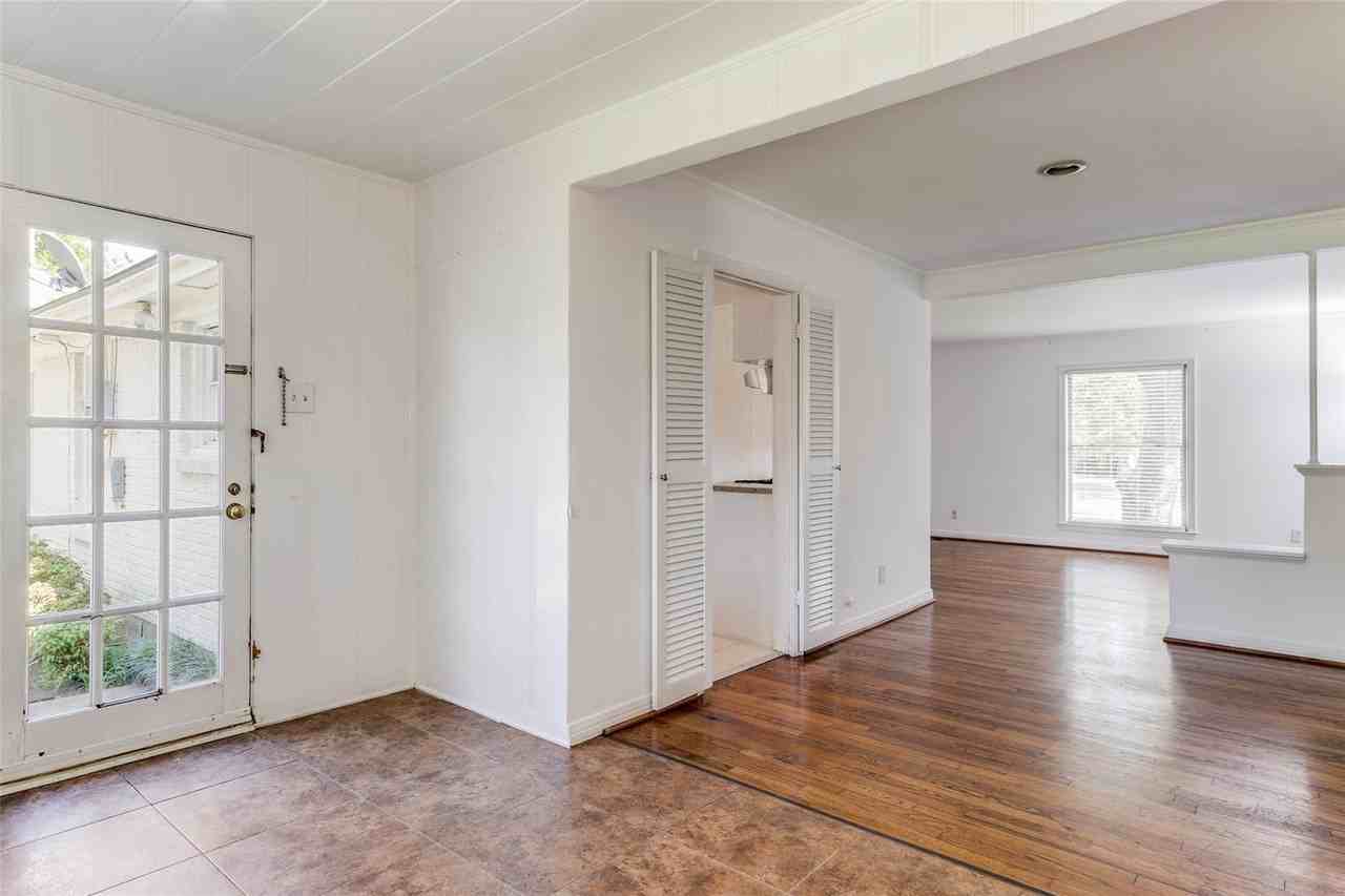 7703 Lovers Ln - Photo 2 of 14