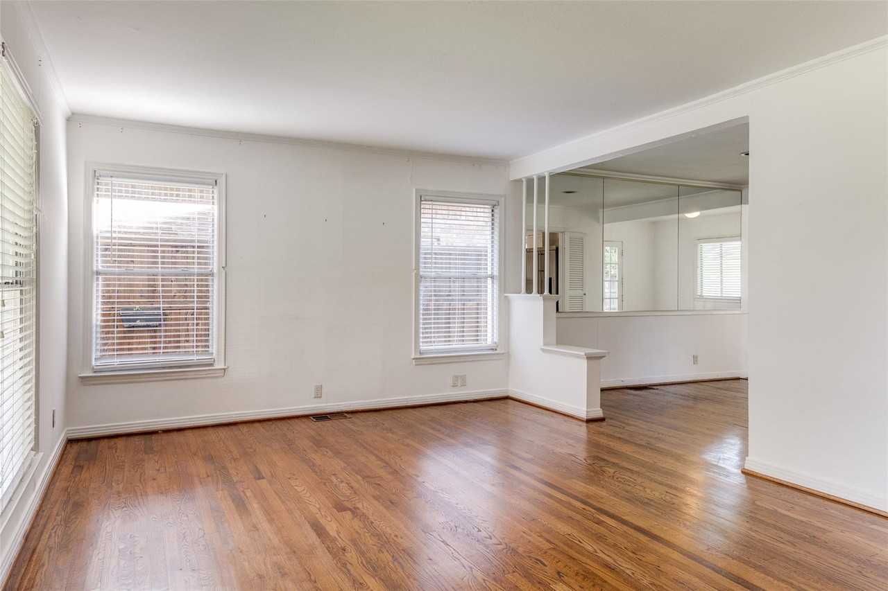 7703 Lovers Ln - Photo 3 of 14