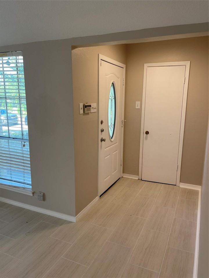 10549 Barrywood Dr - Photo 2 of 17